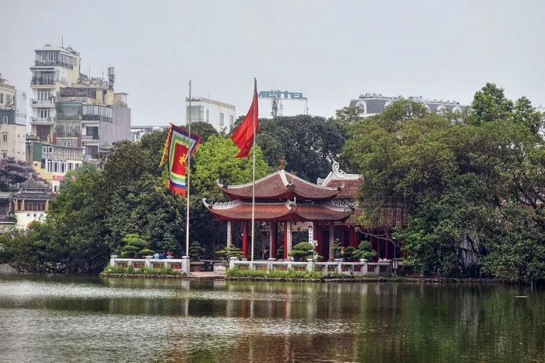 Capture the iconic beauty of Hanoi’s spiritual gateway